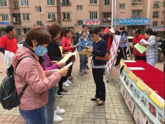 現場發放護路宣傳單