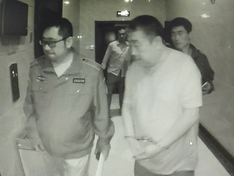 被執(zhí)行人任立新被帶回法庫縣人民法院