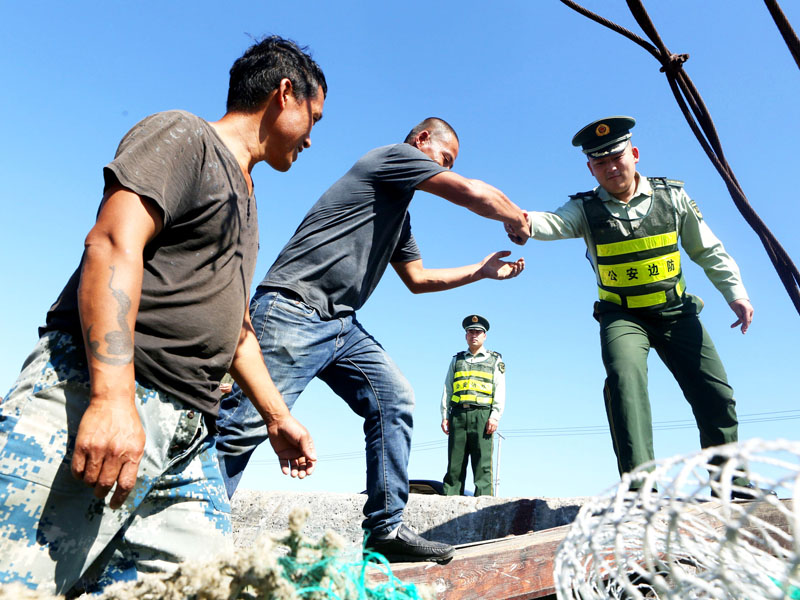 官兵每次到來，都讓漁民高興不已