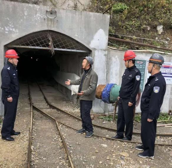 牛心臺派出所民警深入企業開展安全檢查