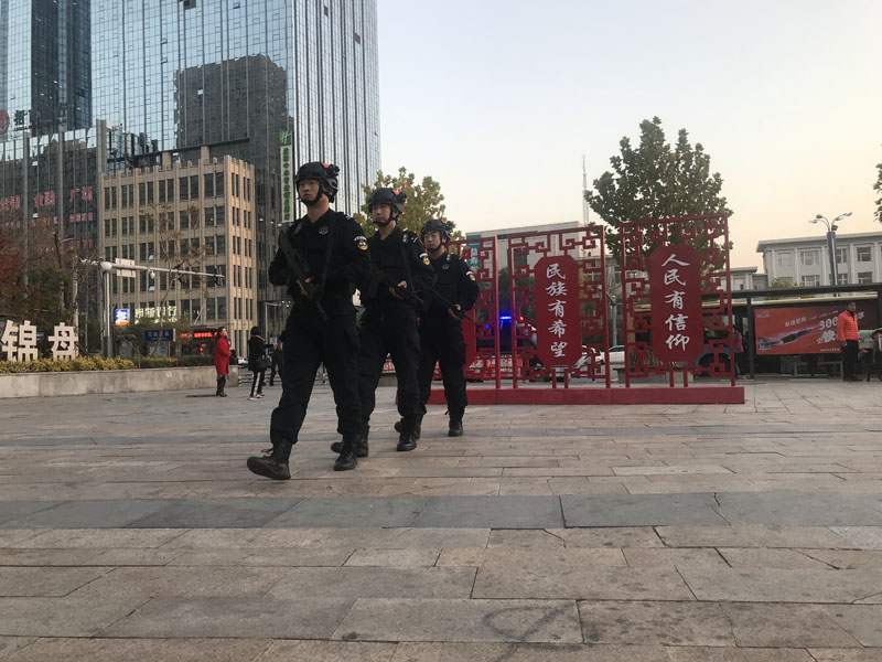 盤錦巡特警車巡步巡相結合