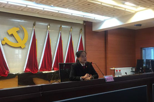 李小飛在此次培訓活動上為全區行政機關講授行政法規