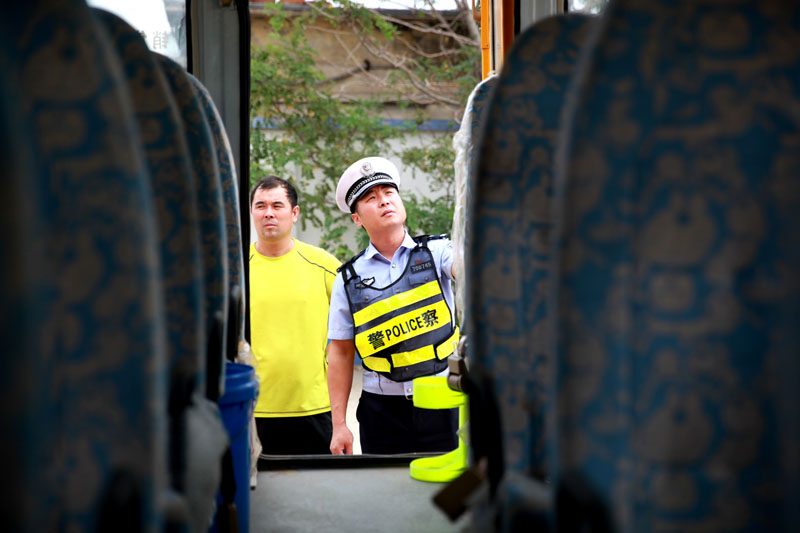 （4）營口交警服務當地經濟建設，開展交通隱患大排查