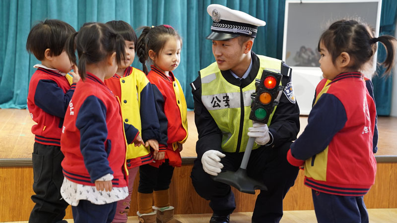 “交通安全宣傳魔法箱”走進幼兒園