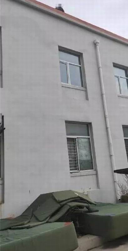 輕生少年欲跳樓現場