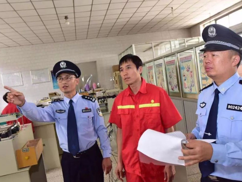 興海派出所走進企業內部