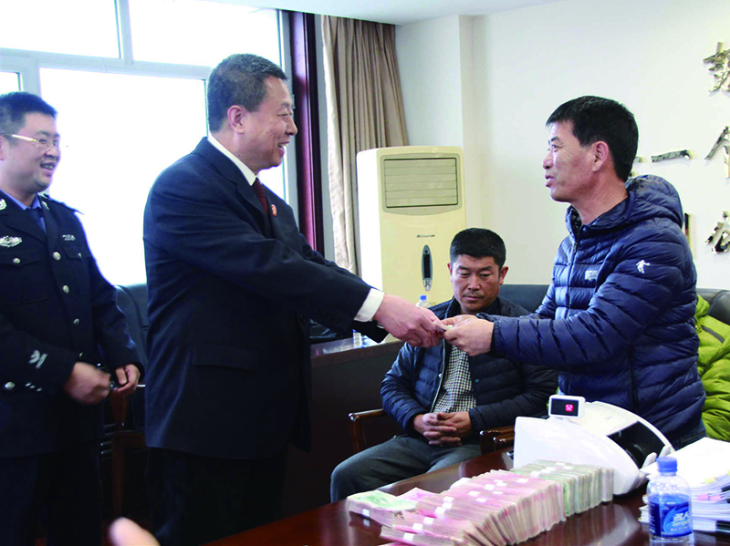 2019年2月 某勞務(wù)合同案件執(zhí)行款發(fā)放現(xiàn)場