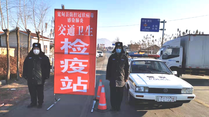 鄒德金（右）、辛?xí)杂睿ㄗ螅┰谏债?dāng)天執(zhí)勤