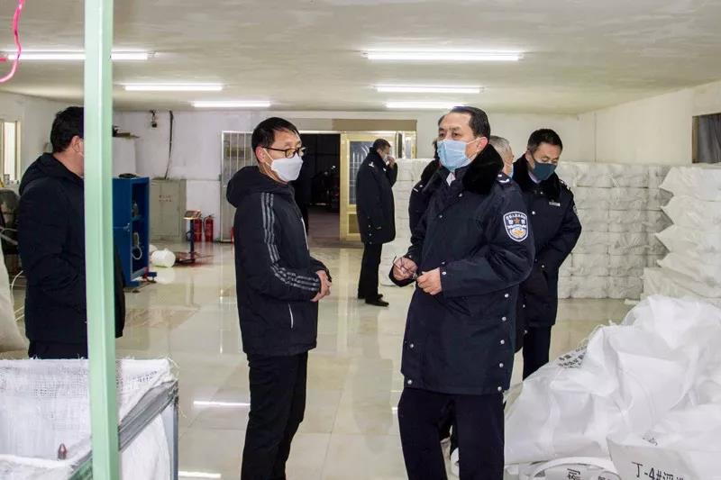 王杰一行在企業車間走訪