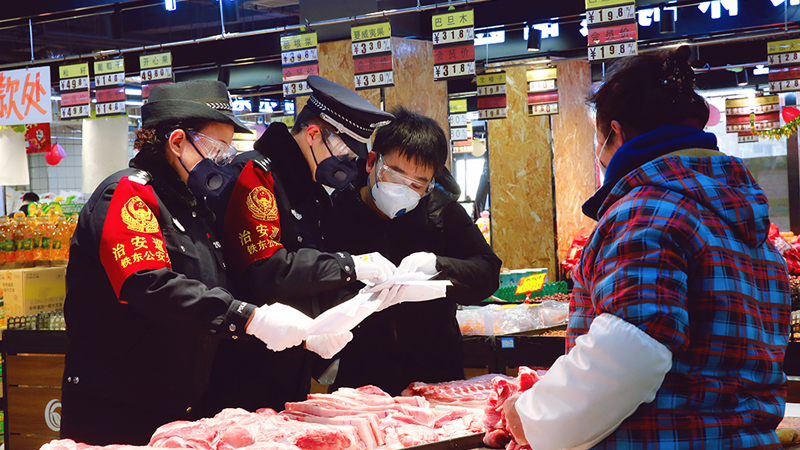 【今天我當班】每天“全副武裝” 把關食藥安全