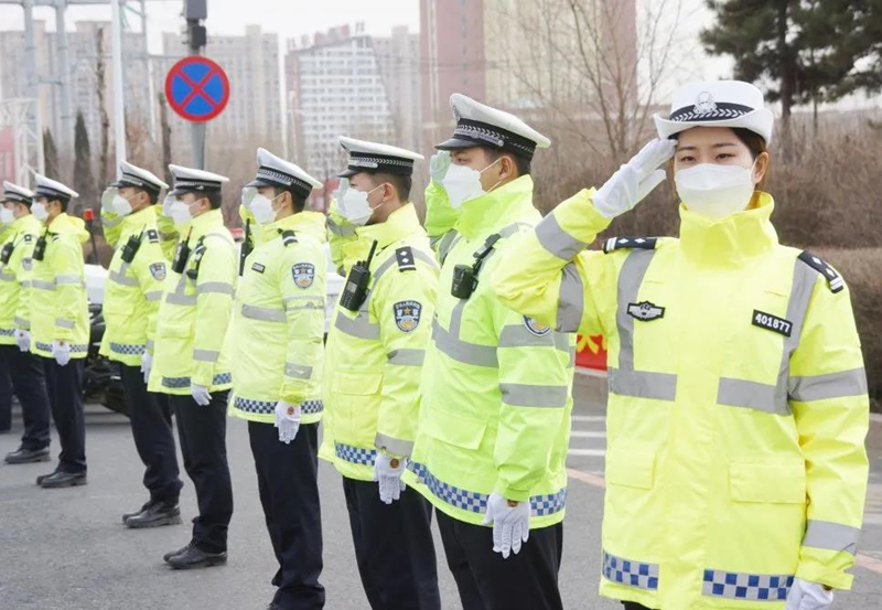向英雄們致敬