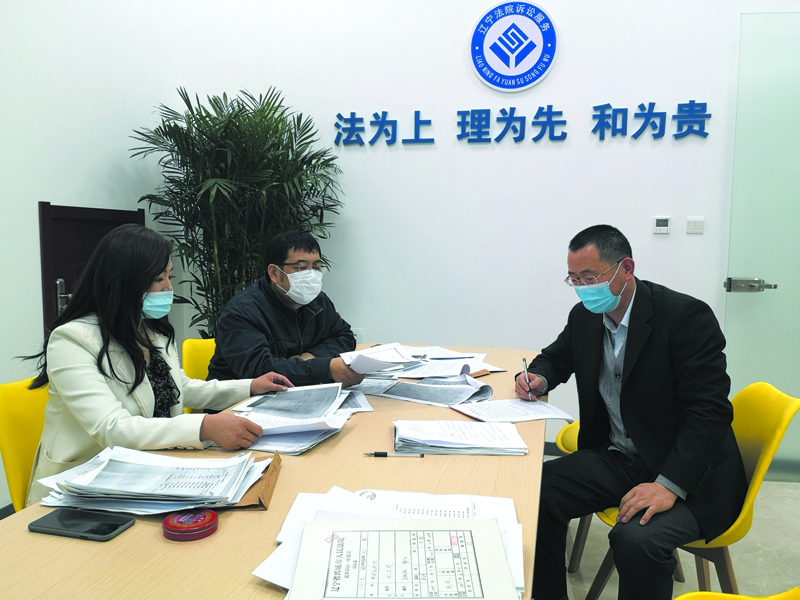 圖1、法官與企業人員分析案情