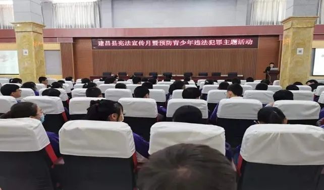 臺下聽得津津有味