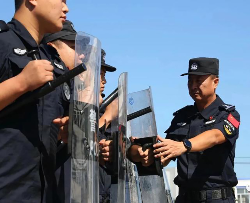 彰武縣公安局巡特警大隊大隊長 張鐵龍