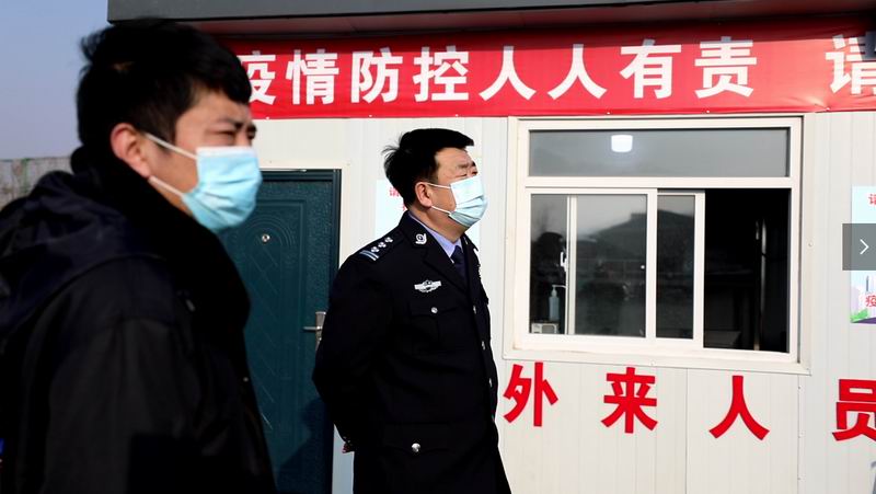致敬除夕夜堅守崗位的公安民警  (1)