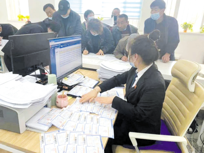 新民市法院配圖：及時發放執行回款_編輯