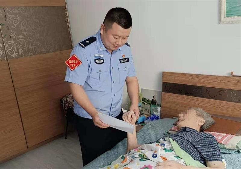 遼陽市公安局車輛管理所關愛老人上門服務
