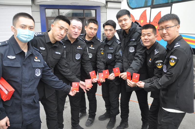 鞍山巡特警無償獻血