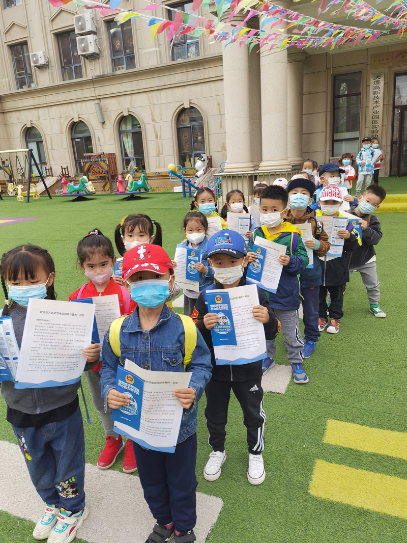 大連警方走進幼兒園，對孩子們開展反電詐宣傳