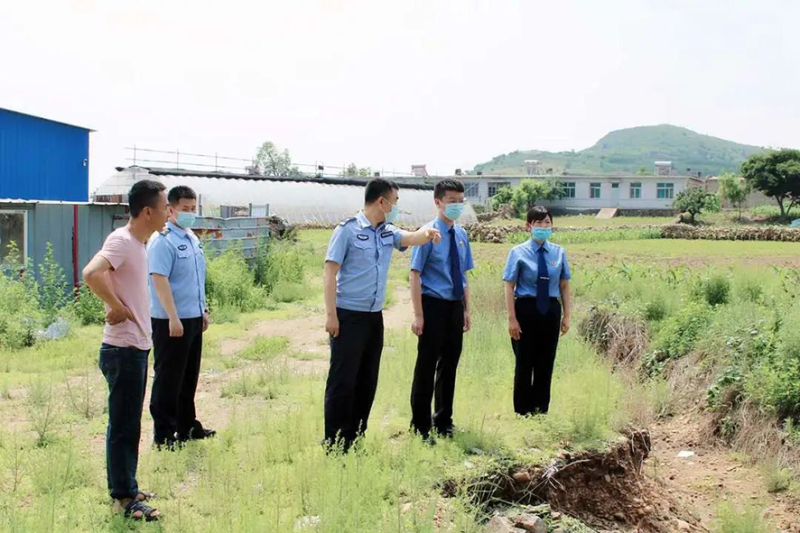 與公安機關對被污染地域進行現場勘察