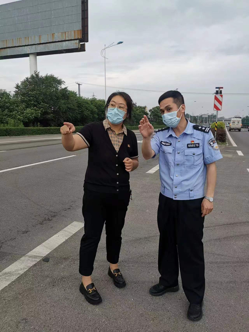 記者跟隨金長奇到交通事故點復勘