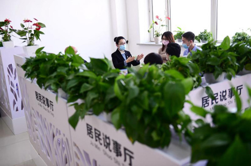 “說事點”工作人員為百姓調解糾紛。