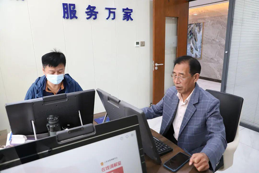 配文1：龍城區法院特邀調解員研究矛盾糾紛化解對策。