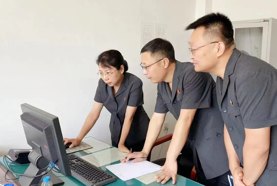 沈陽中院副院長陳青在法庫縣法院兩家法庭現場指導審判質效工作
