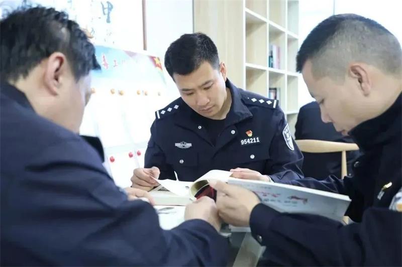 經偵支隊讀書