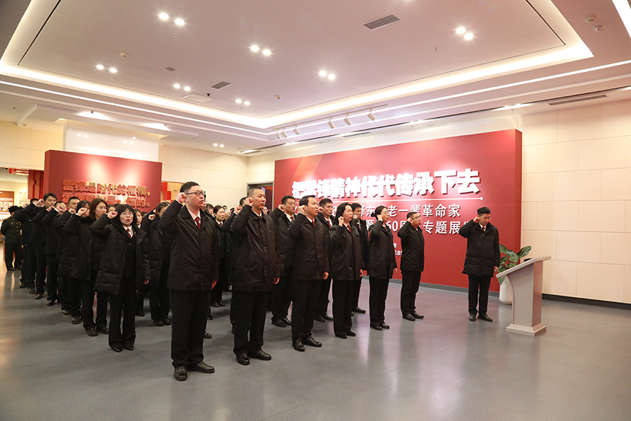 2023年2月28日，撫順市檢察院全體干警到撫順市雷鋒紀念館參觀學習，重溫入黨誓詞