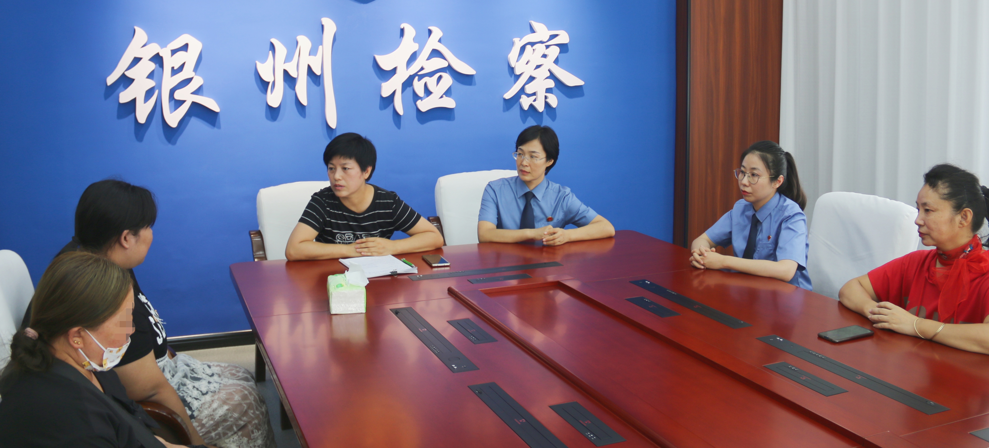 鐵嶺市區(qū)兩級檢察機(jī)關(guān)協(xié)助被害人核實支持起訴證據(jù)