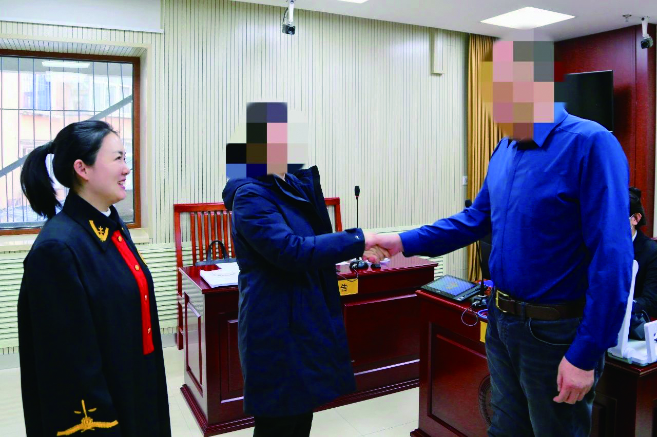沈陽某醫院與沈陽市醫保中心相關負責人在庭上握手言和
