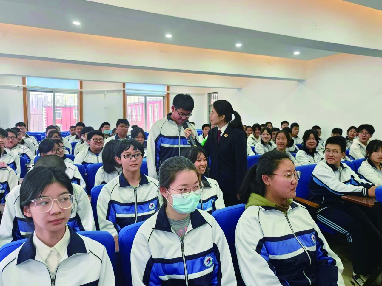 檢察官與同學互動