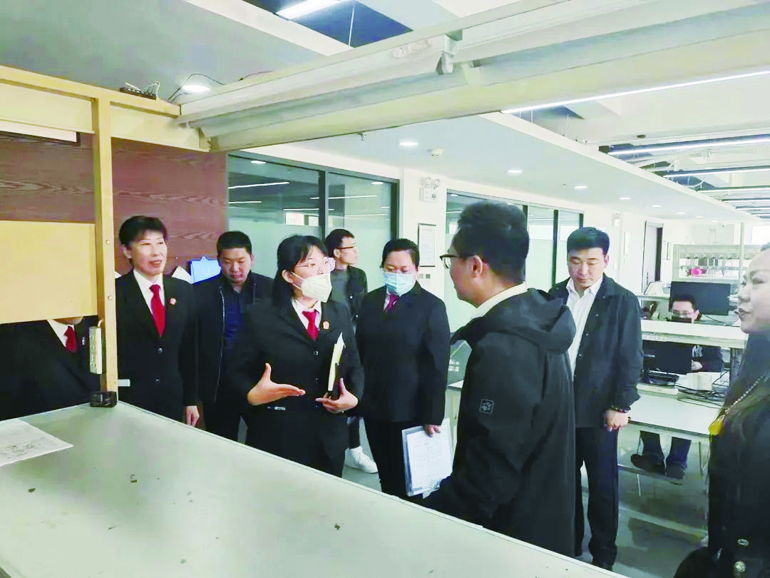 古塔法院青年干警送法進企業