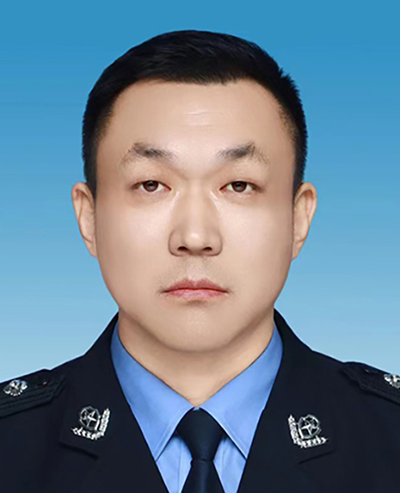 盤錦市雙臺子區副區長、雙臺子公安分局黨委書記、局長佟百軍