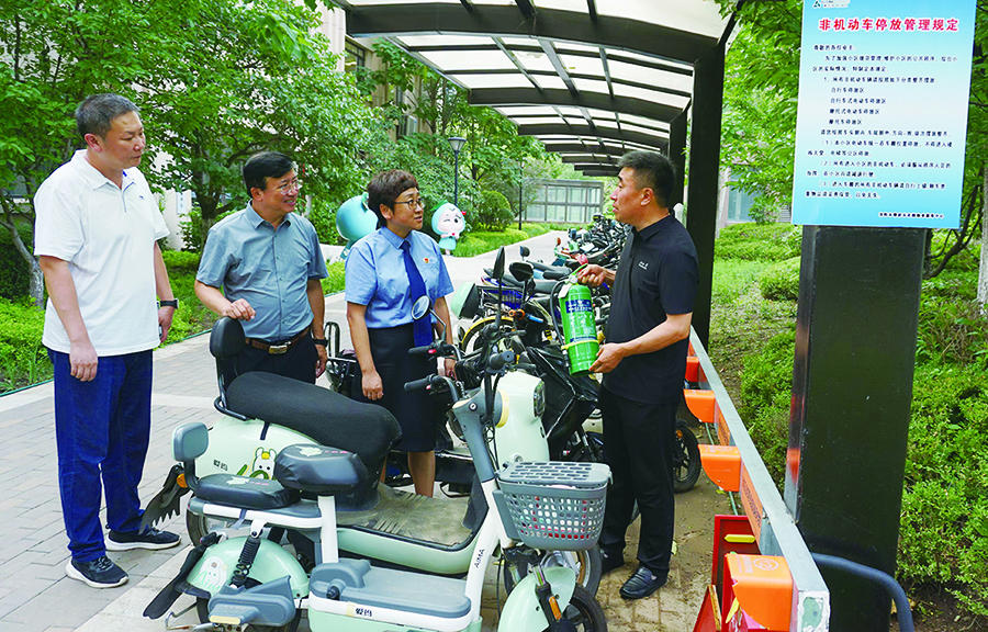 沈北新區檢察官回訪電動車充電樁安裝情況