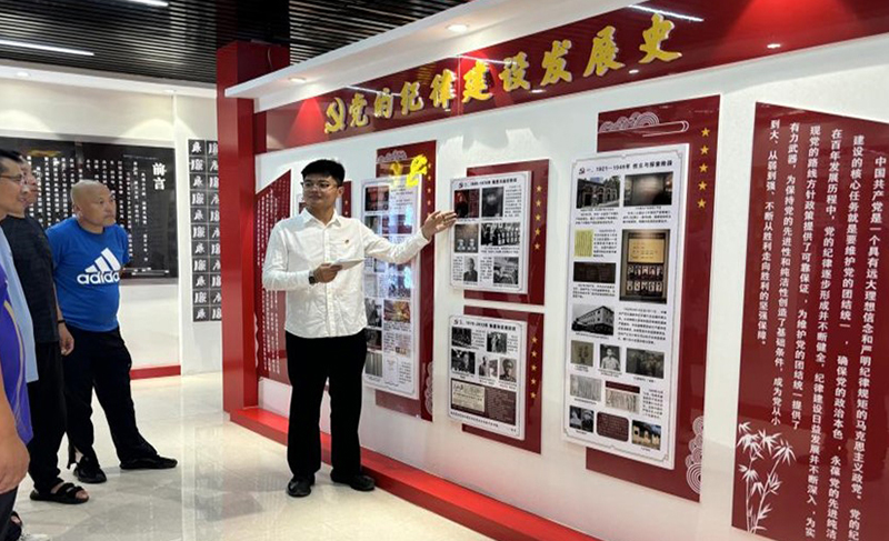 吳志權組織黨員走進“黨課陣地”