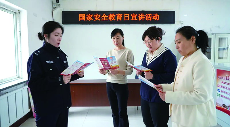 撫順第二監獄組織民警走進社區開展宣講活動。