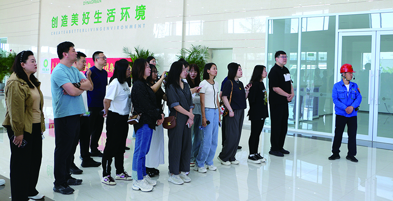 葫蘆島市生態(tài)環(huán)境局組織葫蘆島市委黨校第十八期非黨中青班的學(xué)員，走進(jìn)環(huán)保有限公司，近距離了解企業(yè)環(huán)保工作運(yùn)行機(jī)制。