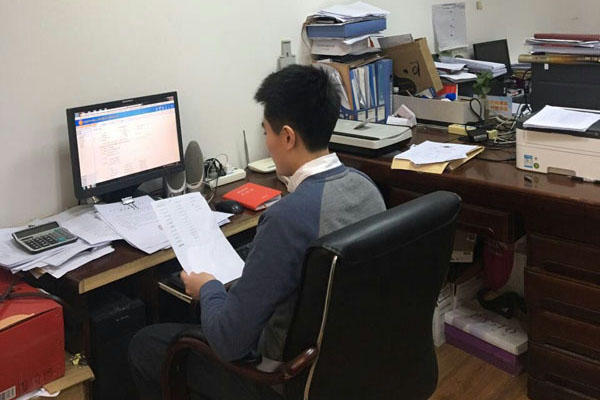 【今天我當班】金雕網查控員小關“上崗”